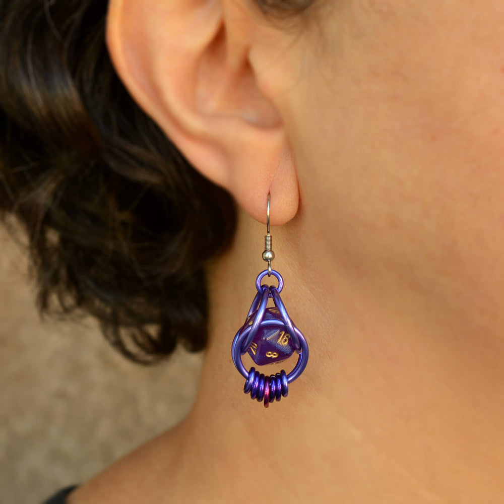 Chainmaille D20 Earrings - Purple Magic