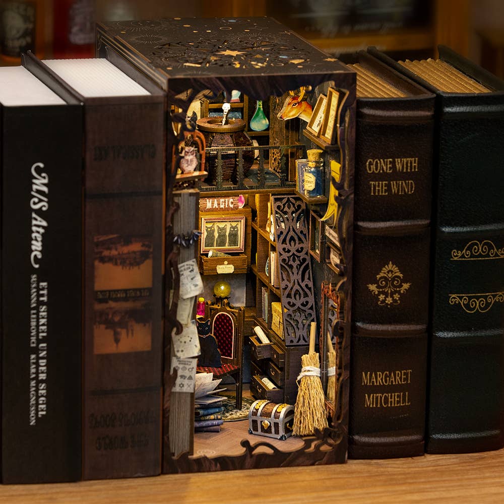 Book Nook Kit - Magic Pharmacist