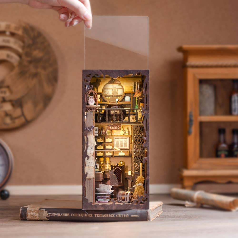Book Nook Kit - Magic Pharmacist