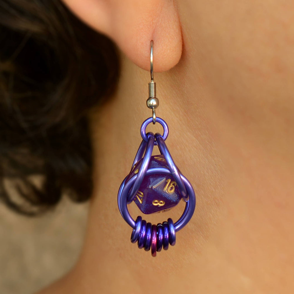 Chainmaille D20 Earrings - Purple Magic