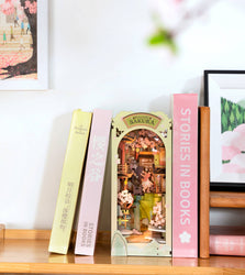Book Nook Kit - Falling Sakura