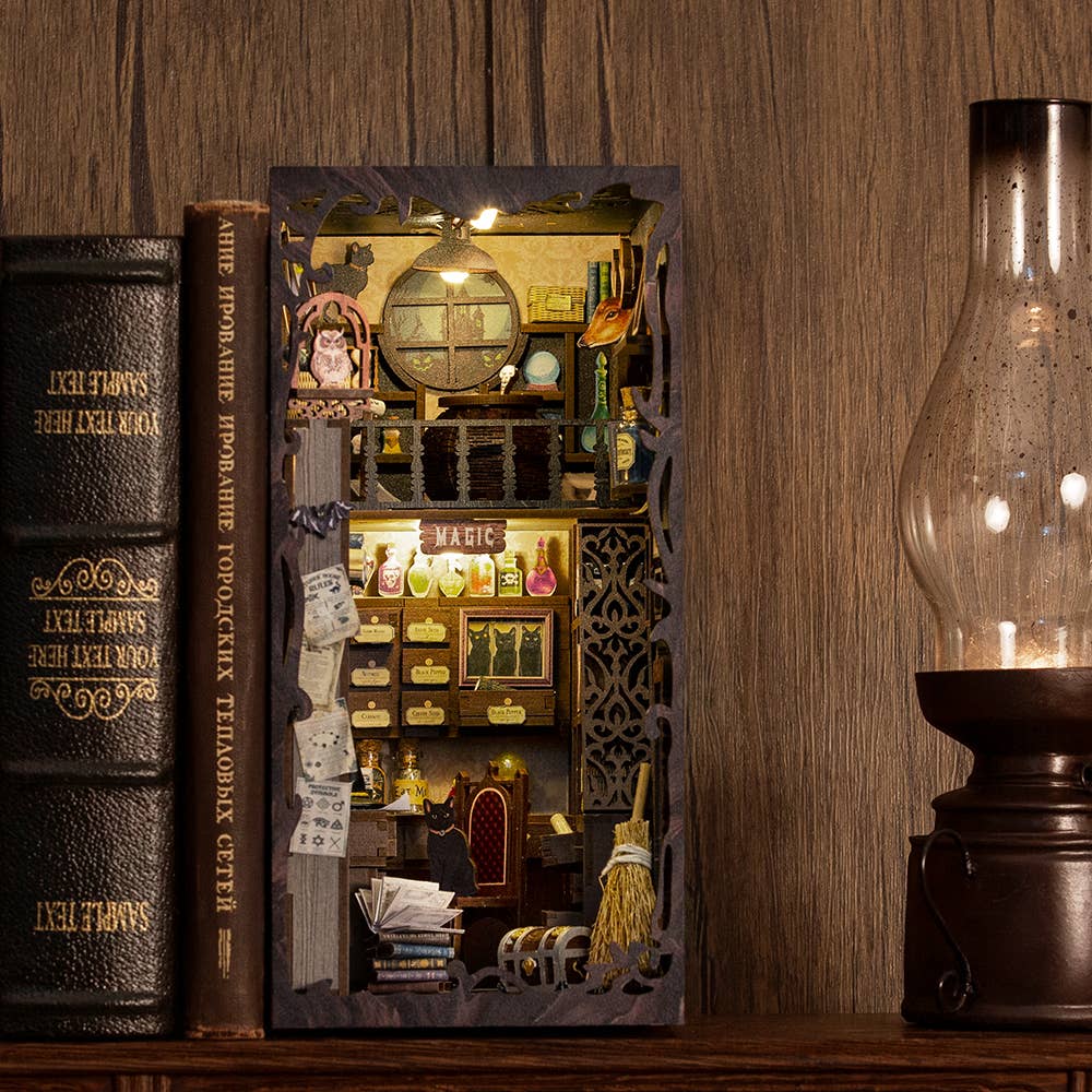 Book Nook Kit - Magic Pharmacist