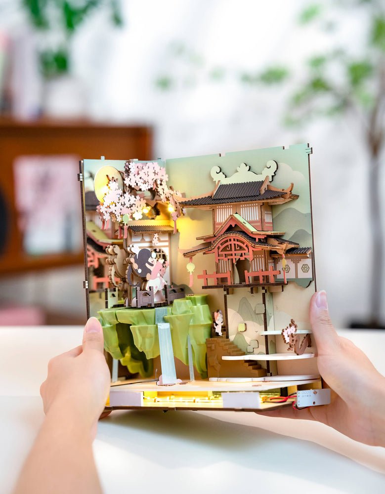 Book Nook Kit - Falling Sakura